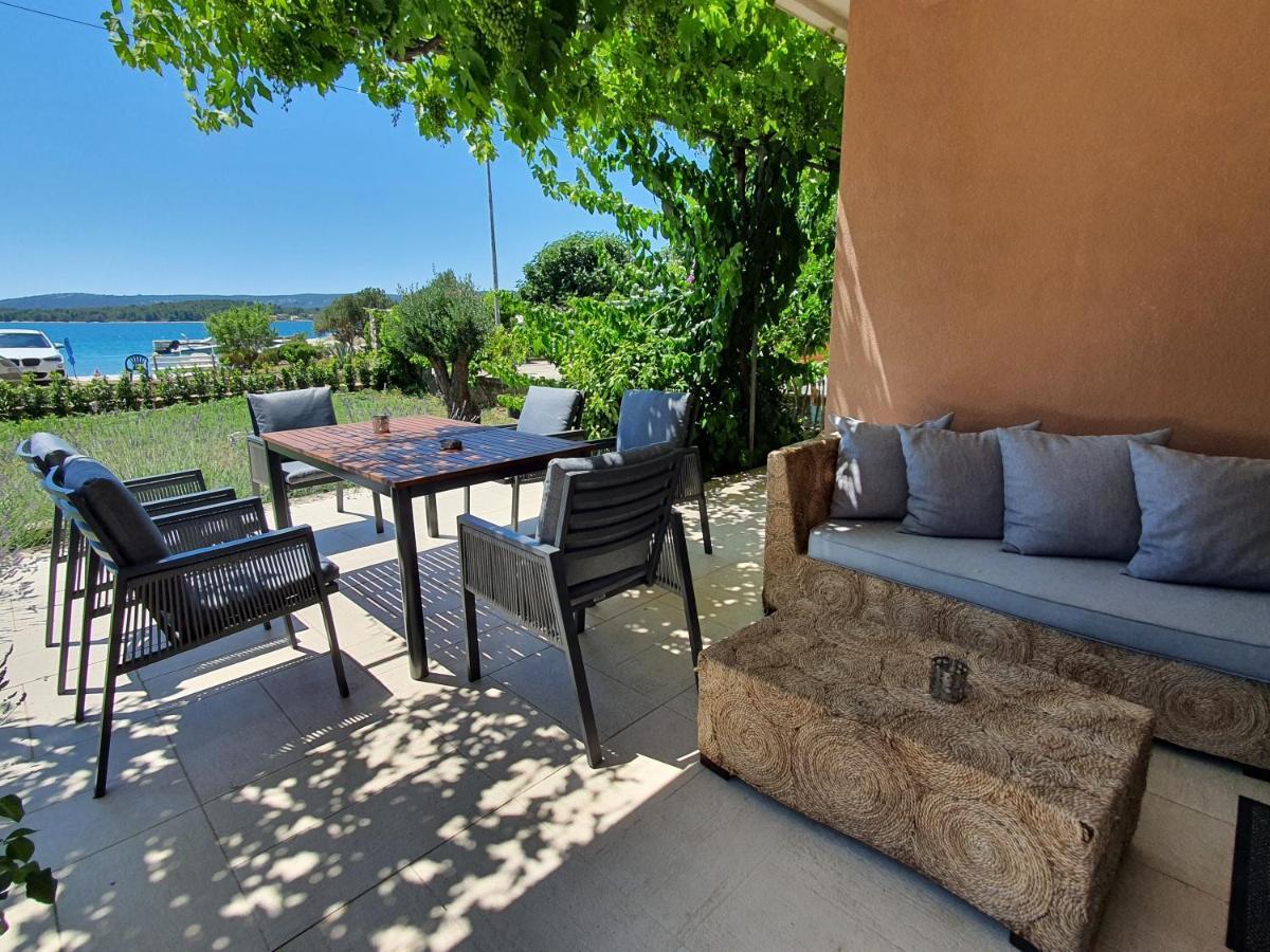 Apartments Villa Oliva トゥラニ エクステリア 写真