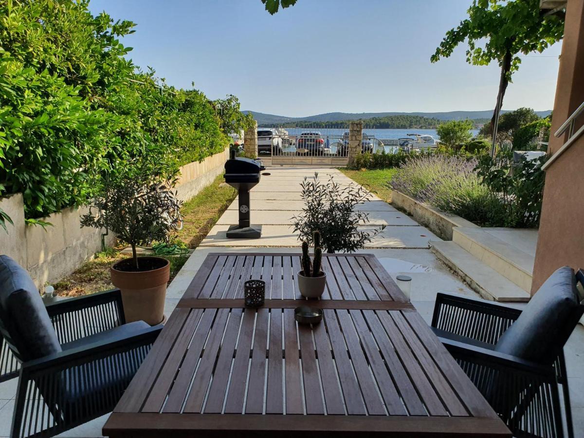 Apartments Villa Oliva トゥラニ エクステリア 写真
