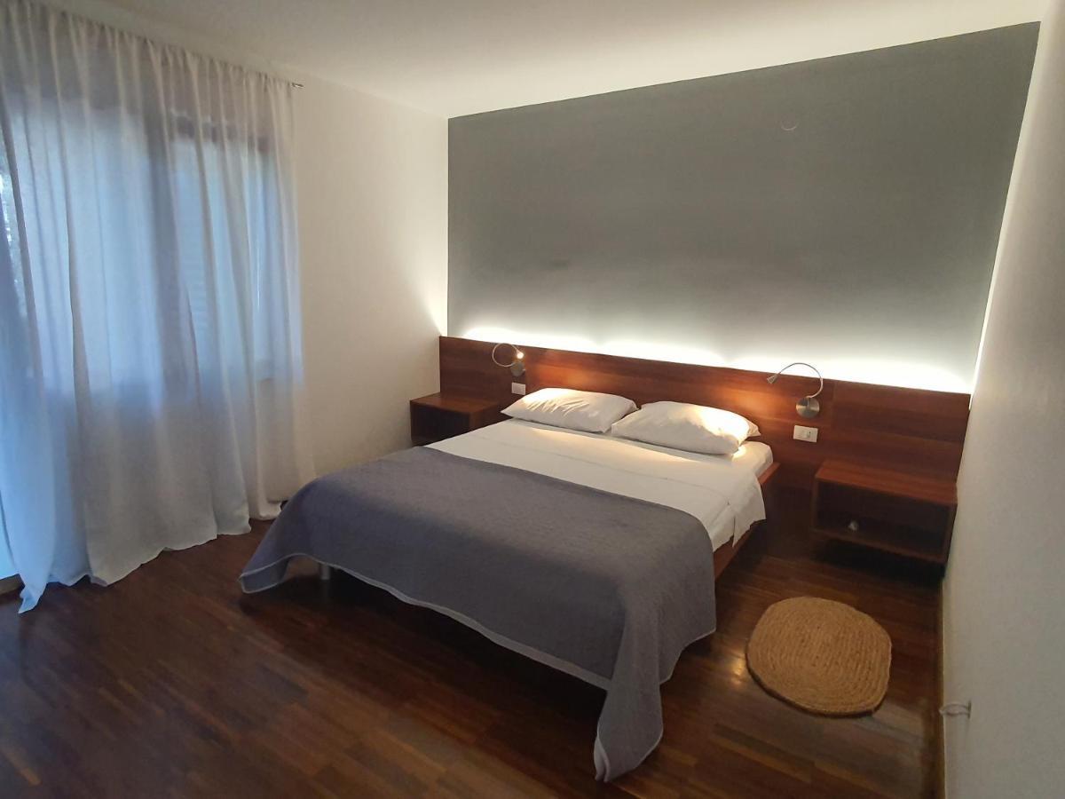 Apartments Villa Oliva トゥラニ エクステリア 写真