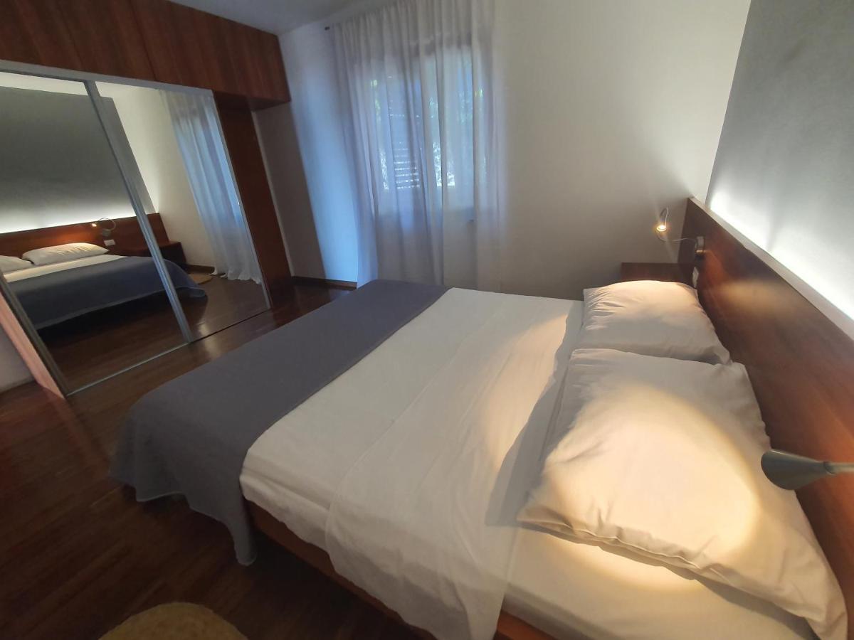 Apartments Villa Oliva トゥラニ エクステリア 写真