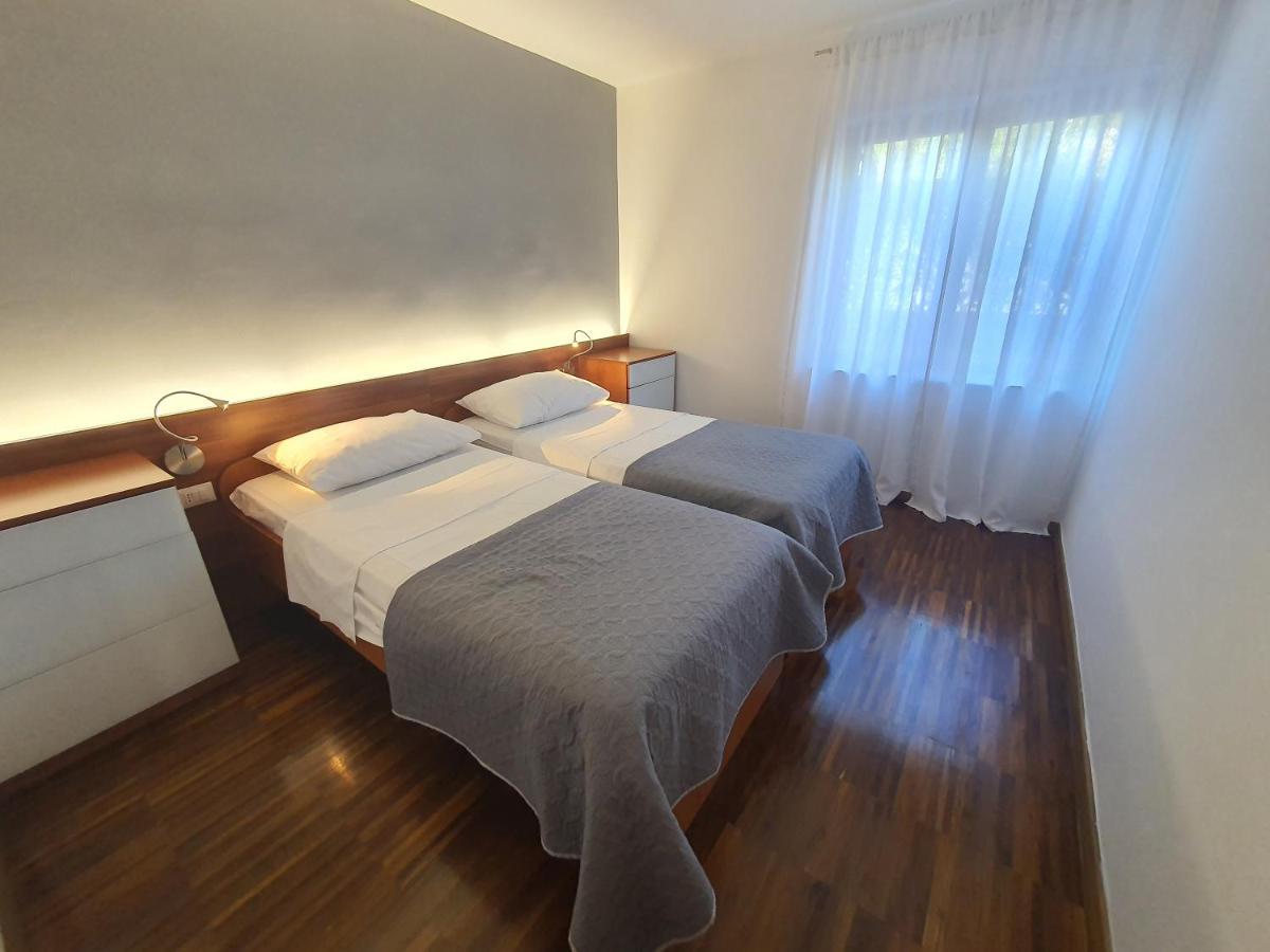 Apartments Villa Oliva トゥラニ エクステリア 写真