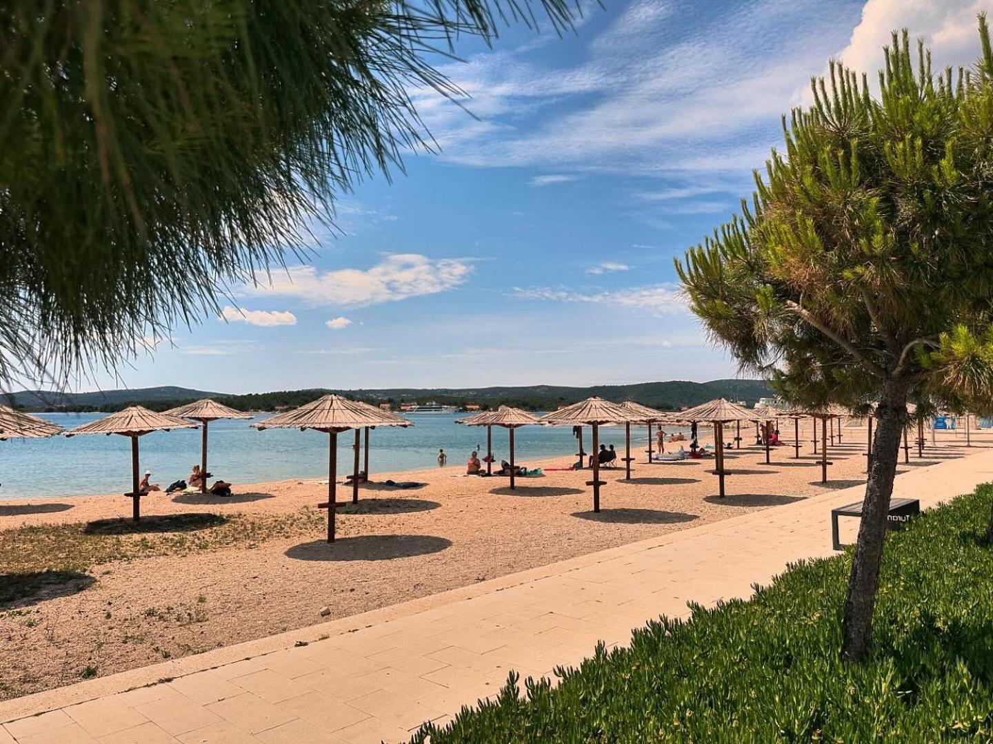 Apartments Villa Oliva トゥラニ エクステリア 写真