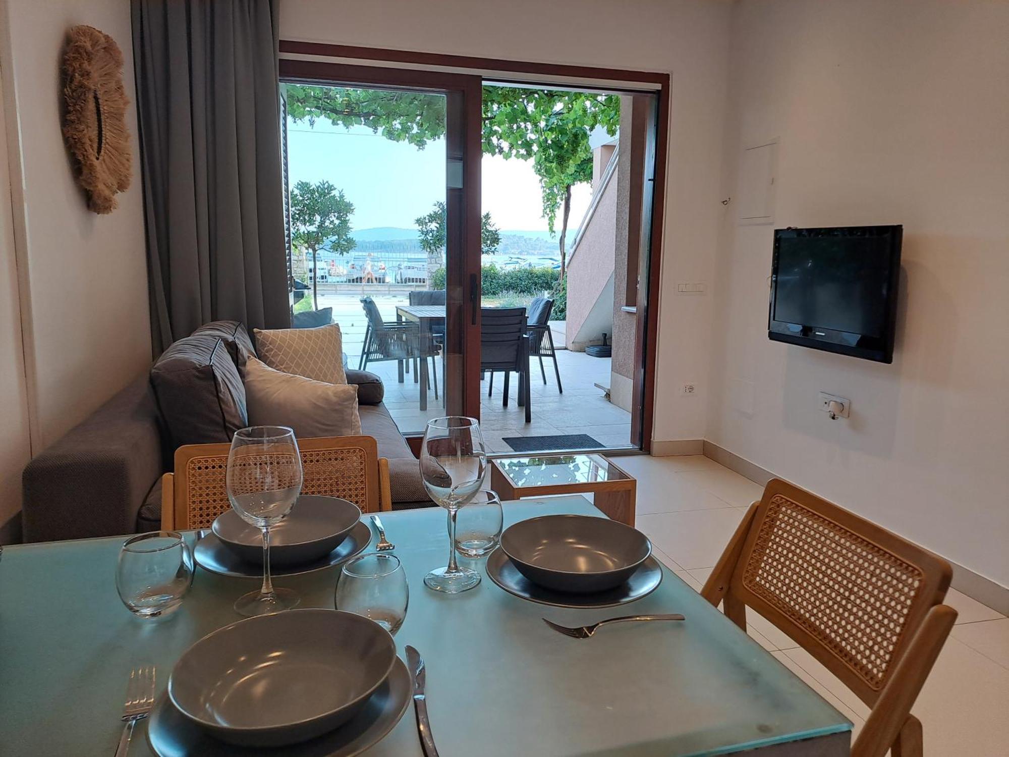 Apartments Villa Oliva トゥラニ エクステリア 写真