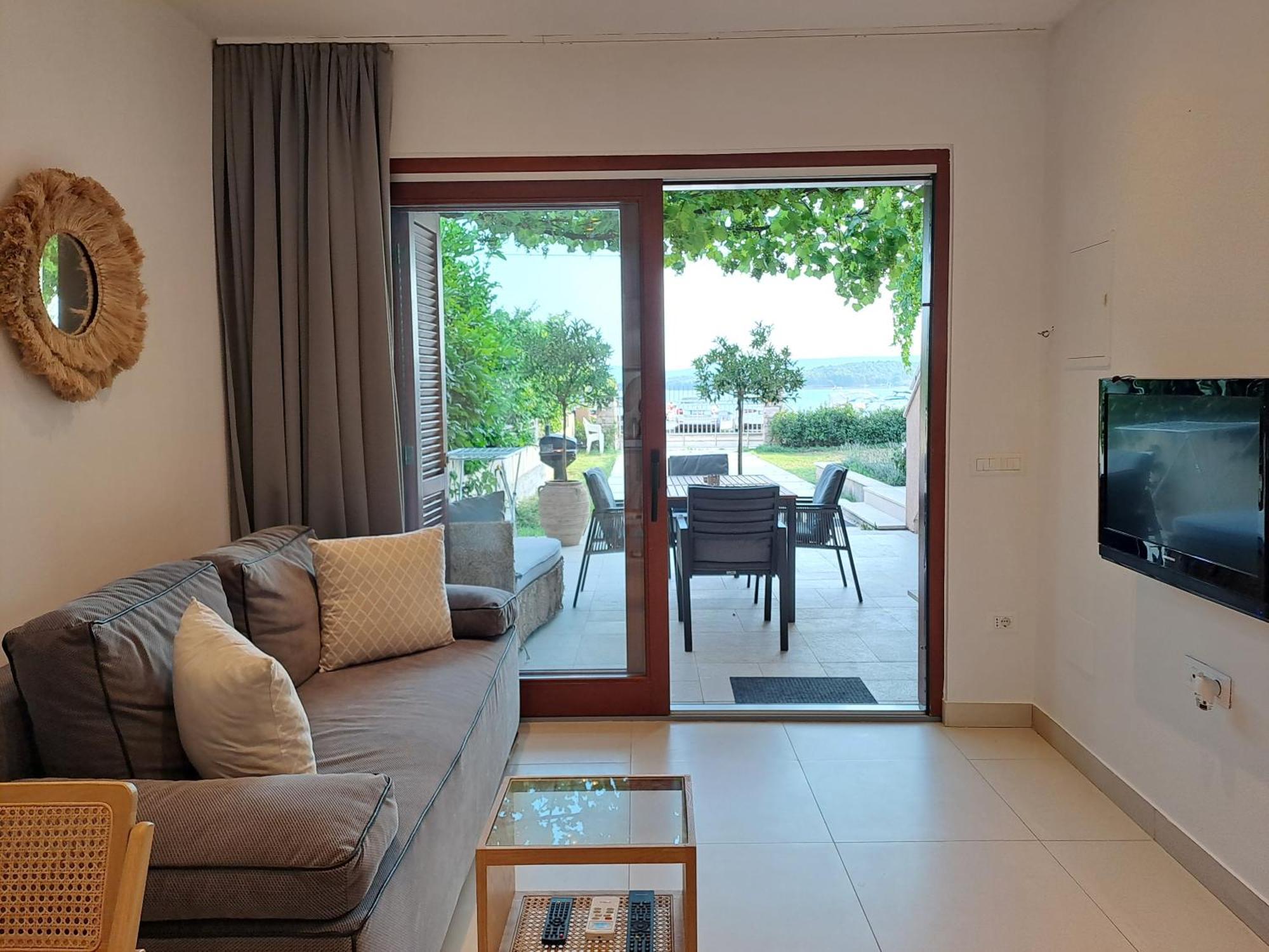 Apartments Villa Oliva トゥラニ エクステリア 写真
