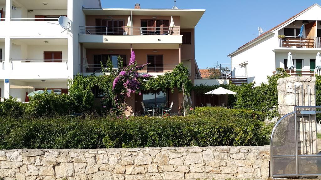 Apartments Villa Oliva トゥラニ エクステリア 写真